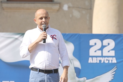 Сергей Сокол поздравил жителей Иркутской области с Днем Государственного флага